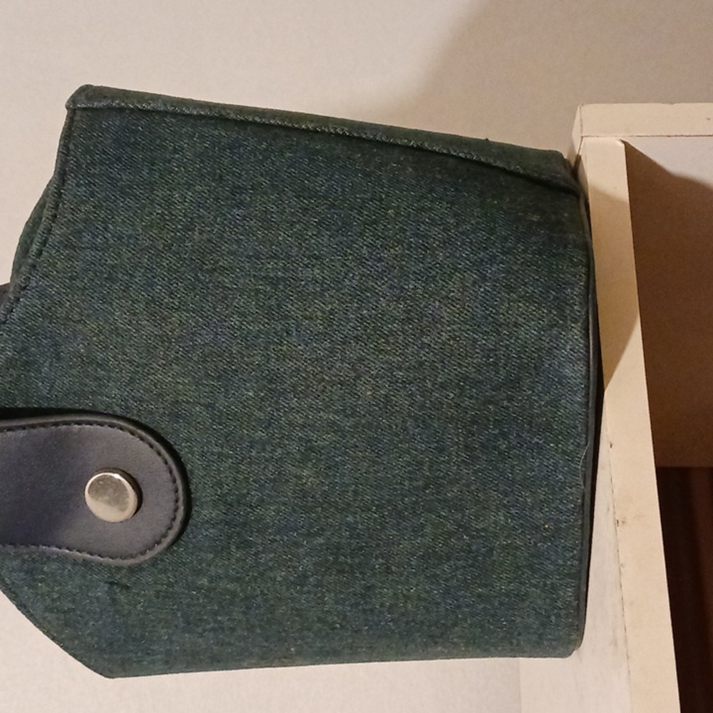 Blue Jean bucket purse 8 x 8#s. Opens to 8#s.
